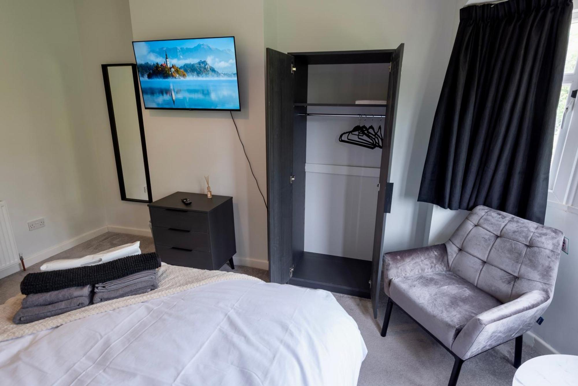 Double Room In Refurbished 5 Bed Home With Wifi And Tv BW Room 4 Солихъл Екстериор снимка