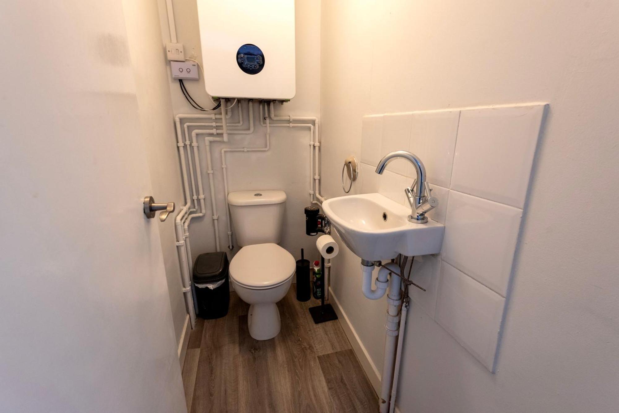 Double Room In Refurbished 5 Bed Home With Wifi And Tv BW Room 4 Солихъл Екстериор снимка